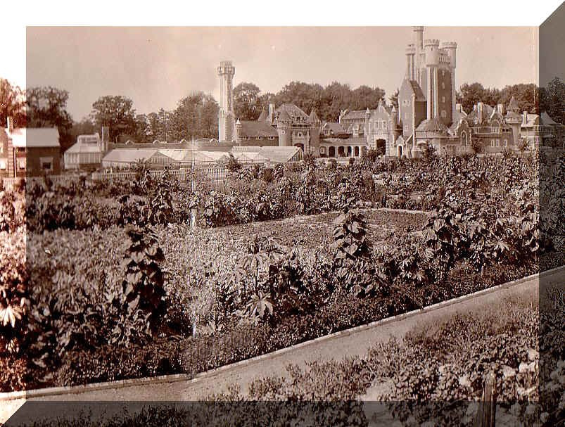 Connecting rooms and greenhouses of Casa Loma
